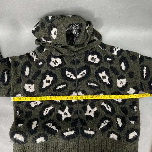 Zadig & Voltaire Lennox Hooded Zip Cardigan
Color : Green
size M-L EUC - Picture 8 of 12